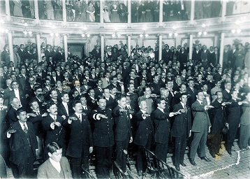 Los diputados del Congreso Constituyente protestan cumplir la  nueva Constitución el 31 de enero de 1917. Ésta se promulga el 5 de febrero del mismo año.
